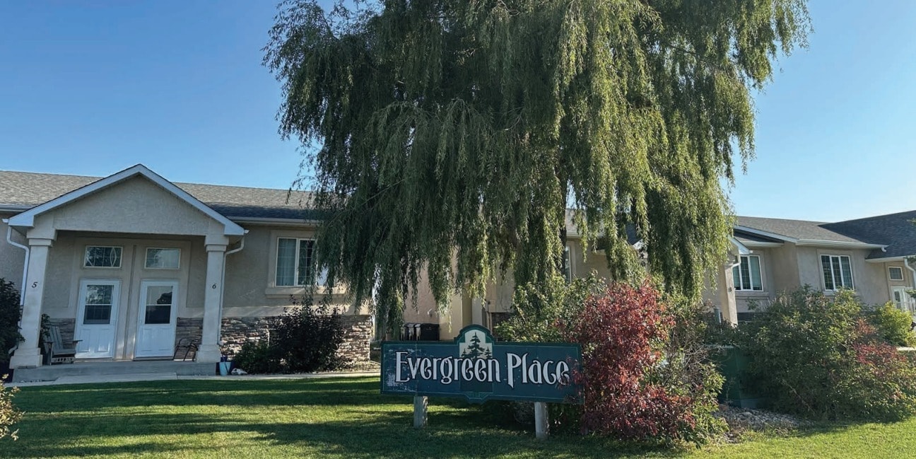 5 Pioneer S, Lorette, MB for sale Primary Photo- Image 1 of 2