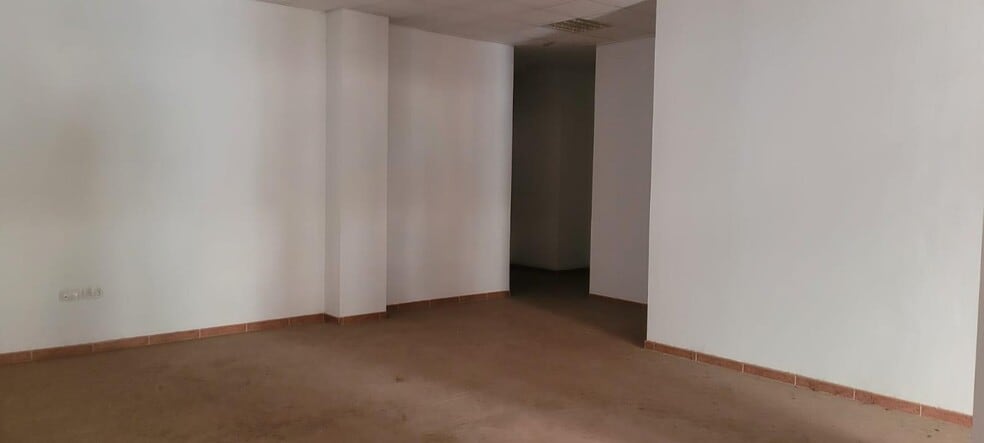 Calle Oaxaca, 4-4, Cáceres, Cáceres for lease - Building Photo - Image 2 of 4