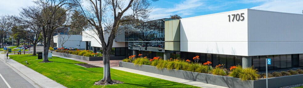 1705-1715 Wyatt Dr, Santa Clara, CA à louer - Photo du bâtiment - Image 2 de 8