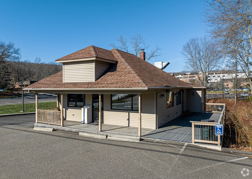 702 Chase Pky, Waterbury, CT for lease - Building Photo - Image 3 of 7