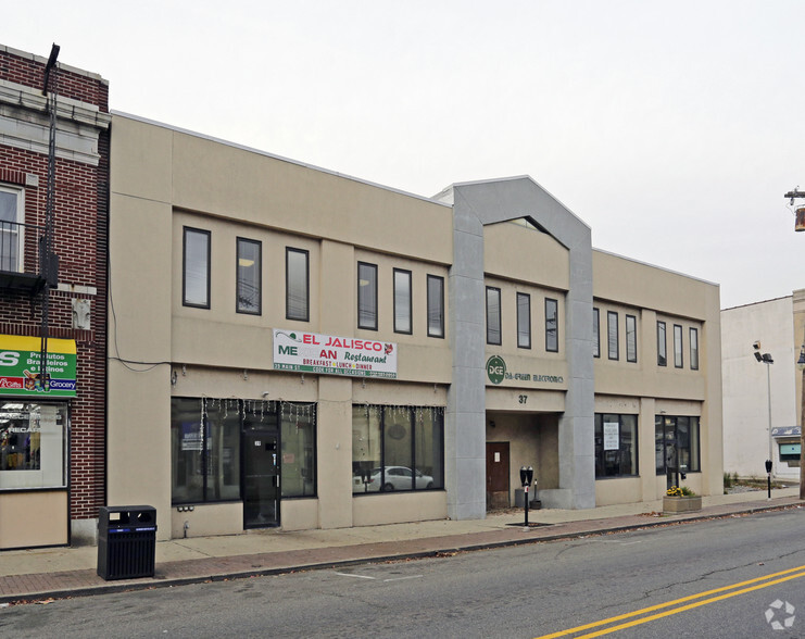 35-39 Main St, South River, NJ for sale - Primary Photo - Image 1 of 1