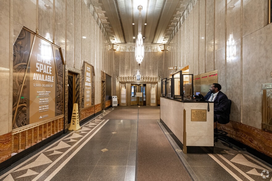 122 E 42nd St, New York, NY for lease - Lobby - Image 2 of 11