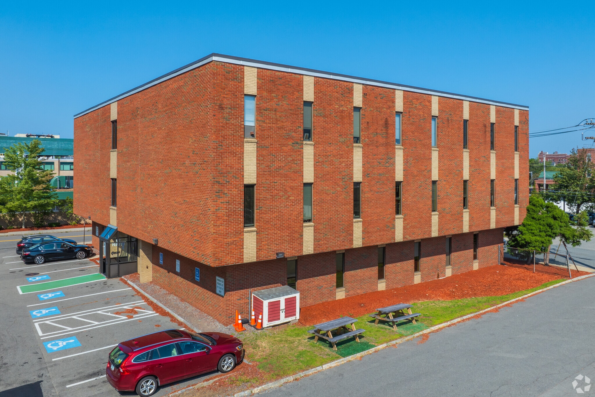 19 Tyler St, Nashua, NH for sale Primary Photo- Image 1 of 6