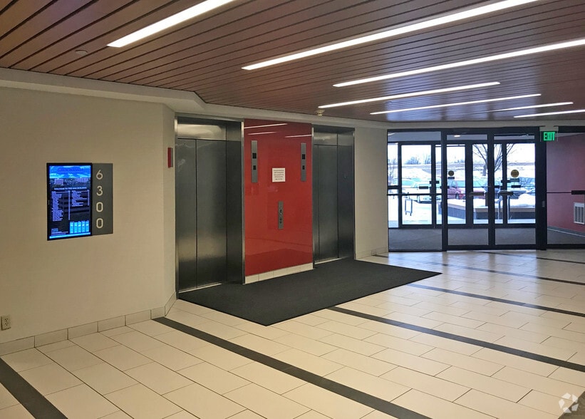 6300 Shingle Creek Pky, Brooklyn Center, MN à louer - Photo du bâtiment - Image 3 de 5