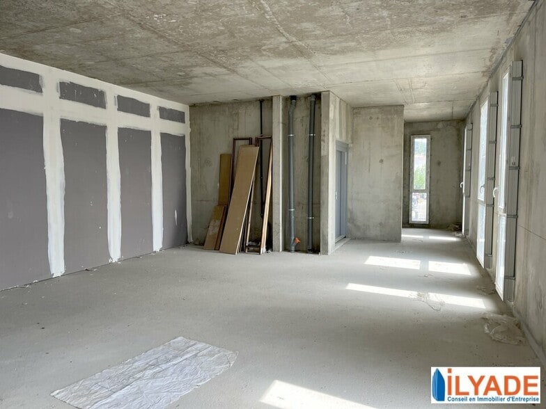 Retail in Manosque for sale - Interior Photo - Image 3 of 10