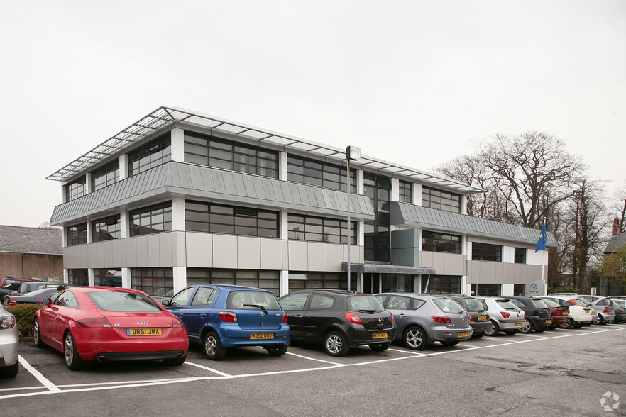 Tatton St, Knutsford for lease - Building Photo - Image 2 of 4