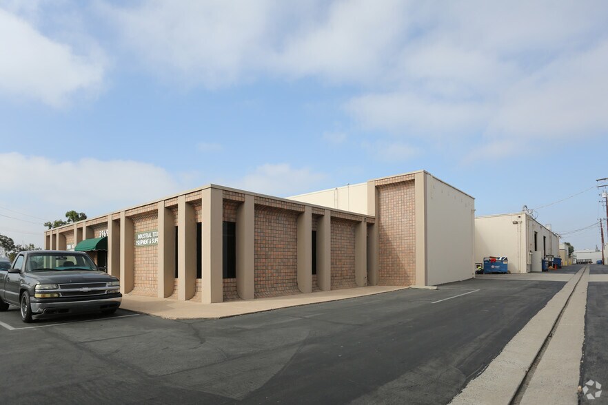 3911-3921 E La Palma Ave, Anaheim, CA à louer - Photo du bâtiment - Image 3 de 10