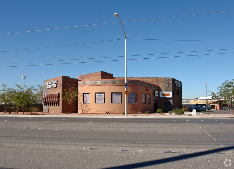 3745 Losee Rd, North Las Vegas, NV à vendre - Photo principale - Image 1 de 25