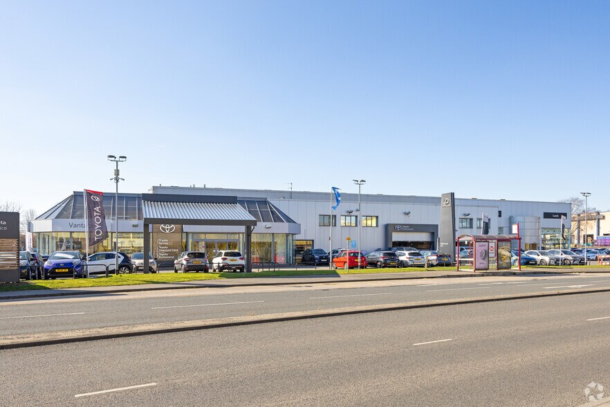 North West Side of Gelderd Road portefeuille de 2 propriétés à vendre sur LoopNet.ca - Photo principale - Image 1 de 2