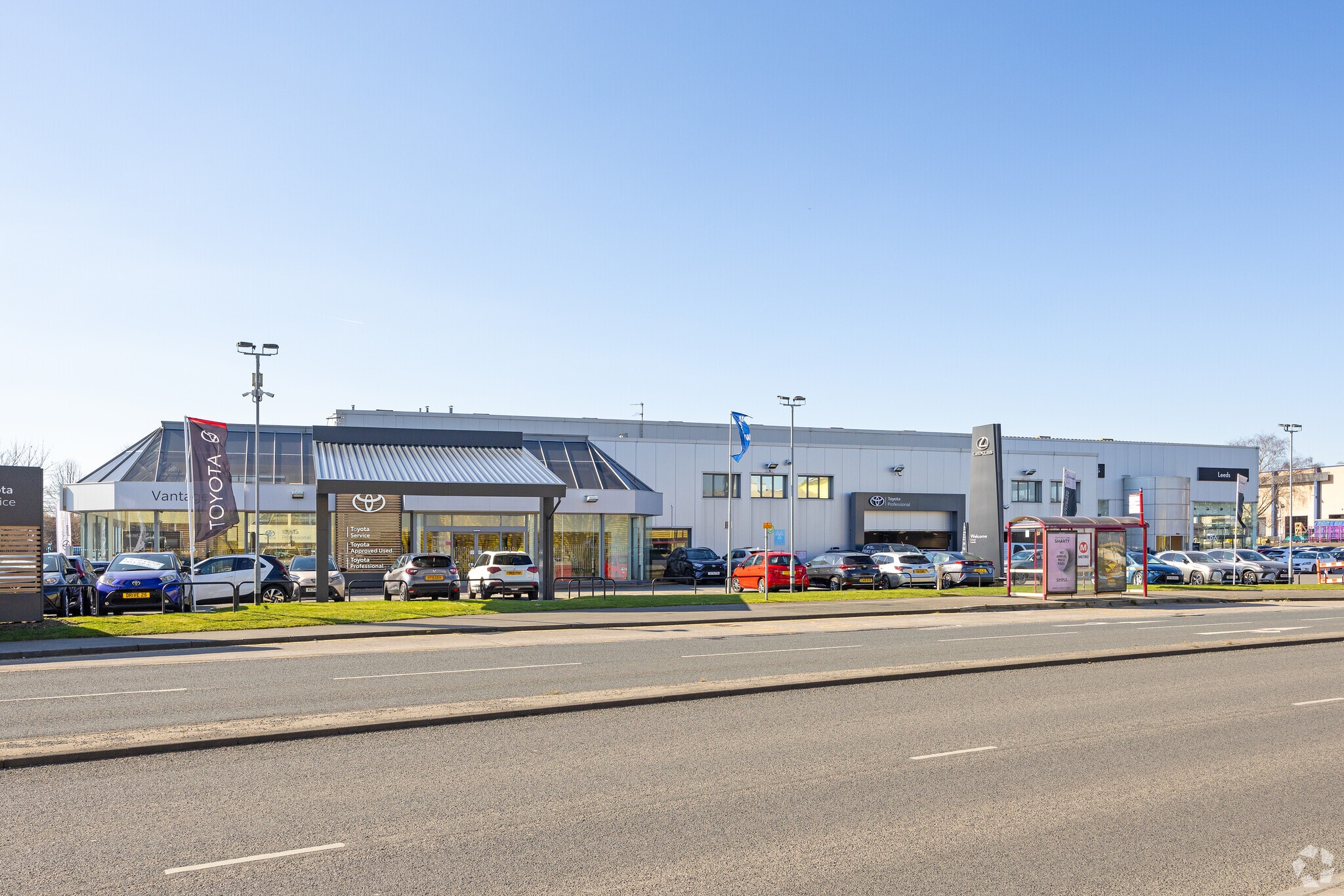 North West Side of Gelderd Road portfolio of 2 properties for sale on LoopNet.ca Primary Photo- Image 1 of 3