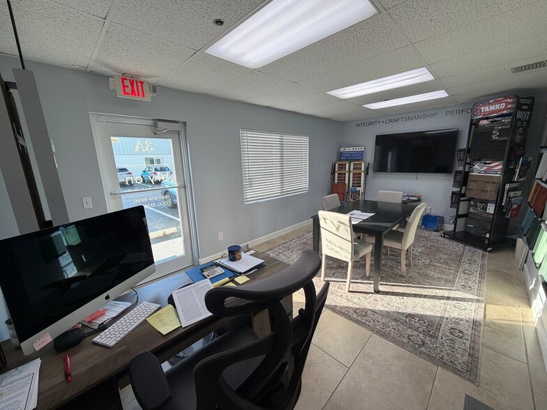 1312 Commerce Ln, Jupiter, FL for lease - Building Photo - Image 3 of 14