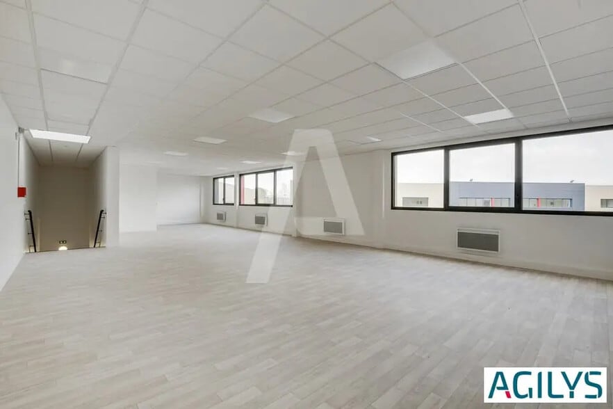 Flex in  for lease - Interior Photo - Image 1 of 7