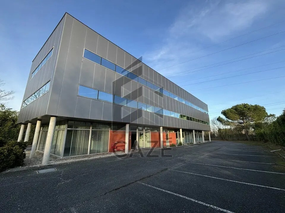 Office in Floirac for lease Building Photo- Image 1 of 5