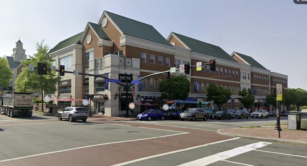 3950 University Dr, Fairfax, VA à louer - Photo du bâtiment - Image 2 de 21