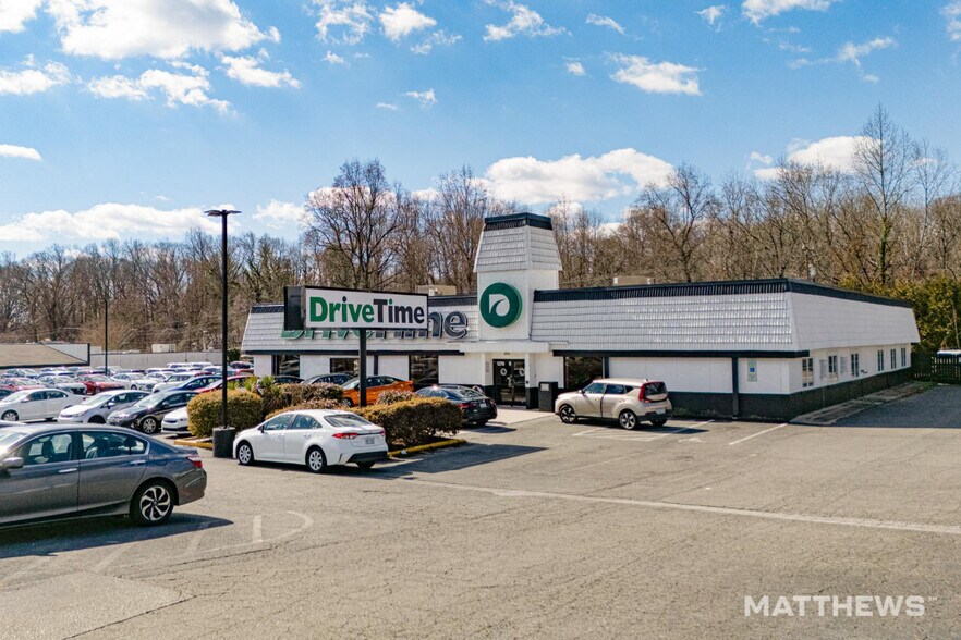 1370 Peters Creek Pky, Winston-Salem, NC à vendre - Photo du bâtiment - Image 2 de 3