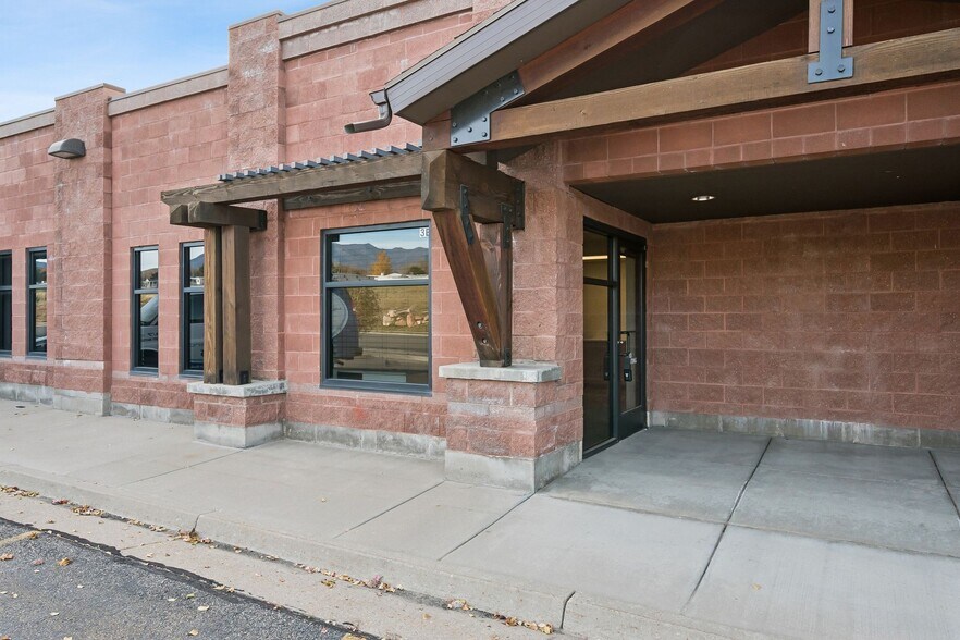 255 W 2675 N, Layton, UT à louer - Photo du bâtiment - Image 2 de 21