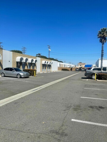 6900 Knott Ave, Buena Park, CA à louer - Photo du bâtiment - Image 3 de 5
