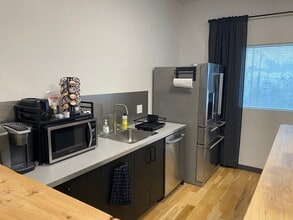 2327 W Commodore Way, Seattle, WA for lease Interior Photo- Image 2 of 5