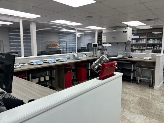 7866 NW 46th St, Doral, FL for lease - Interior Photo - Image 3 of 44