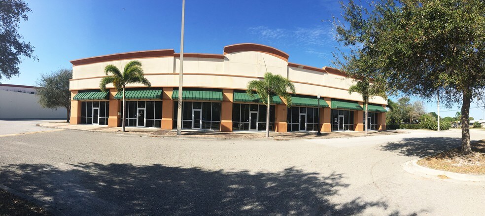 10169 Tamiami Trl, Punta Gorda, FL à louer - Photo du bâtiment - Image 3 de 26