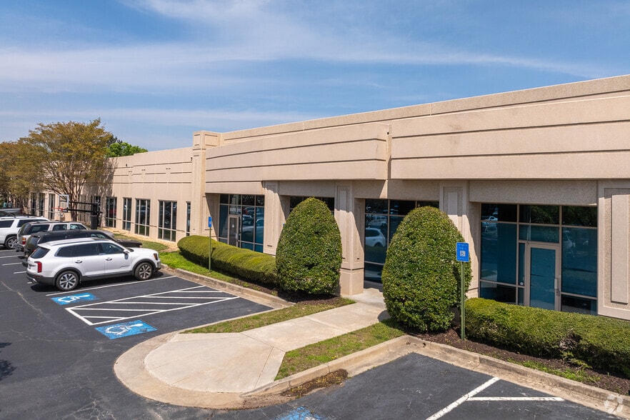 2435 Commerce Ave, Duluth, GA for lease - Primary Photo - Image 2 of 25
