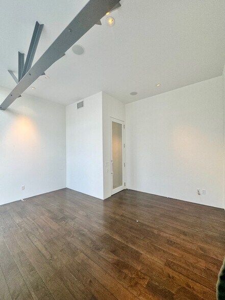 15840 Ventura Blvd, Encino, CA à louer - Photo intérieure - Image 3 de 14