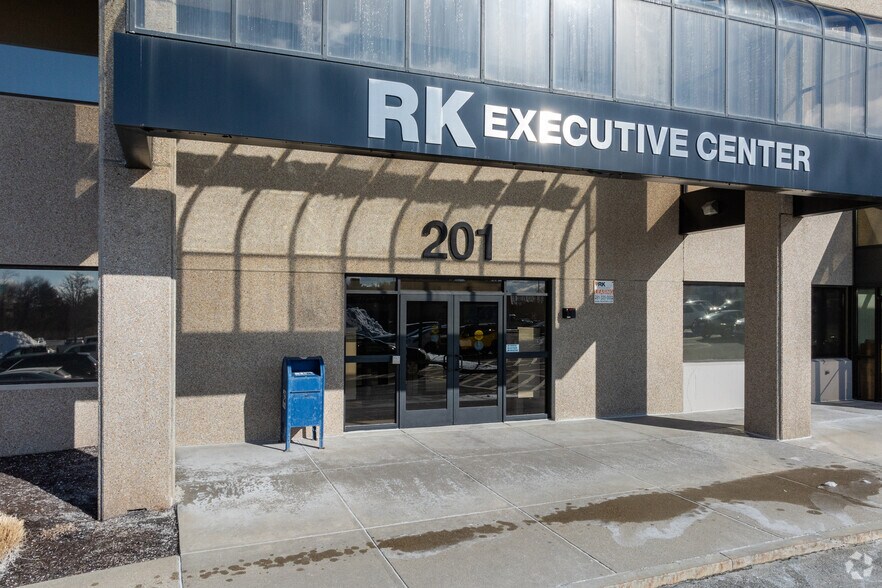 201 Boston Post Rd W, Marlborough, MA à louer - Photo du bâtiment - Image 3 de 5