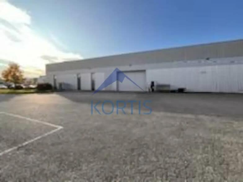 Flex in Saint-Priest for lease - Building Photo - Image 2 of 2