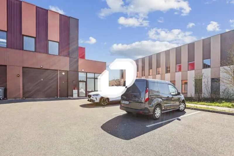 Flex dans Tremblay-en-France à louer - Photo du bâtiment - Image 1 de 16