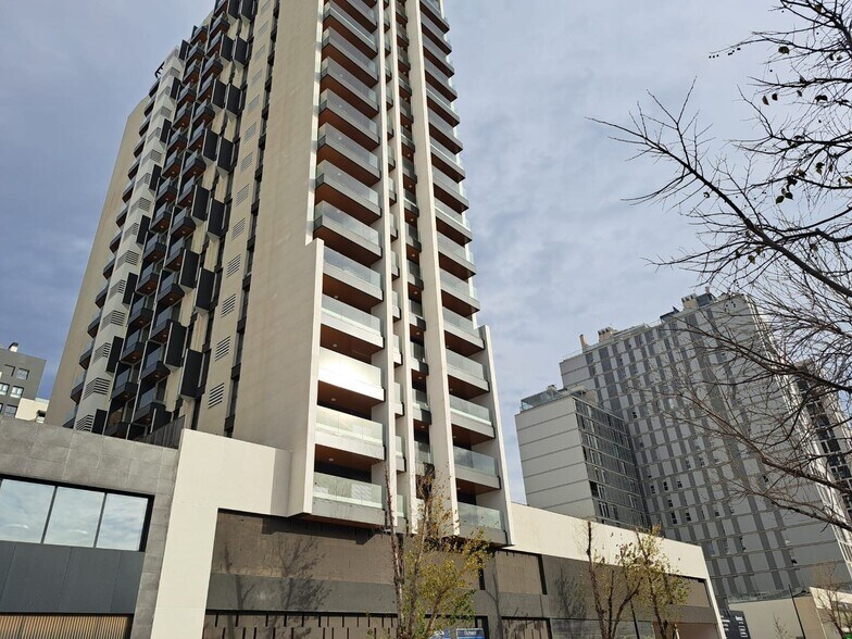 Commerce de détail dans València, Valencia à louer - Photo du bâtiment - Image 2 de 10
