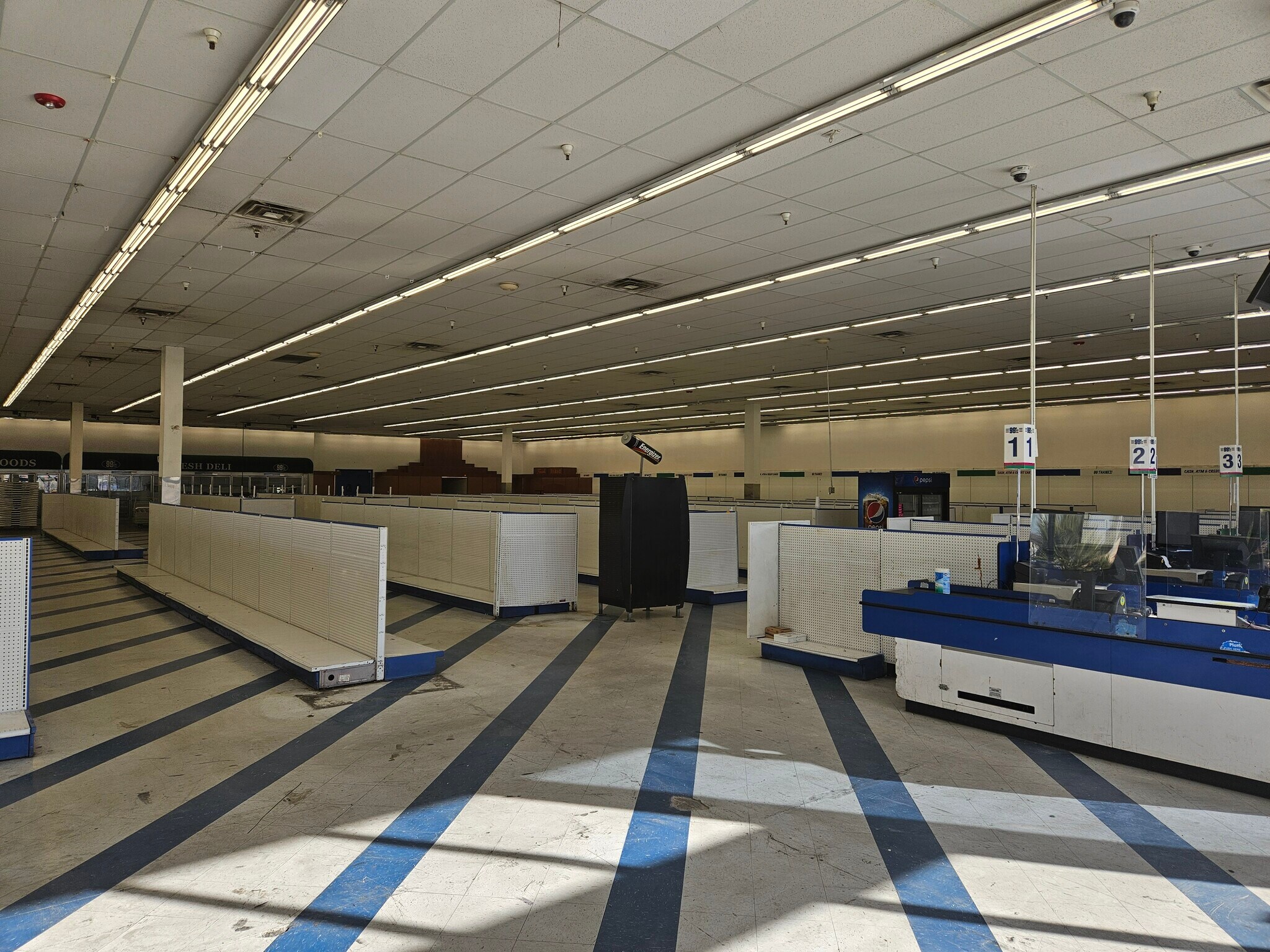 38360 20th St, Palmdale, CA for lease Interior Photo- Image 1 of 1