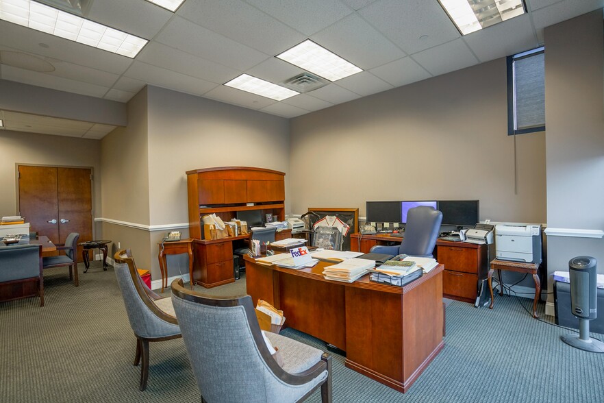 4864 Arthur Kill Rd, Staten Island, NY for lease - Interior Photo - Image 3 of 4