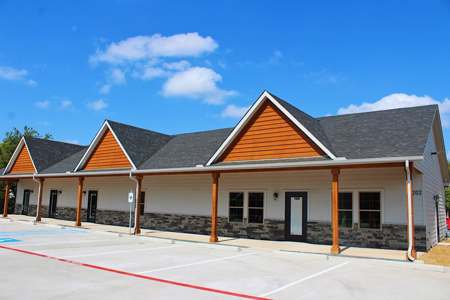 201 W Main St, Gunter, TX for lease - Primary Photo - Image 1 of 4