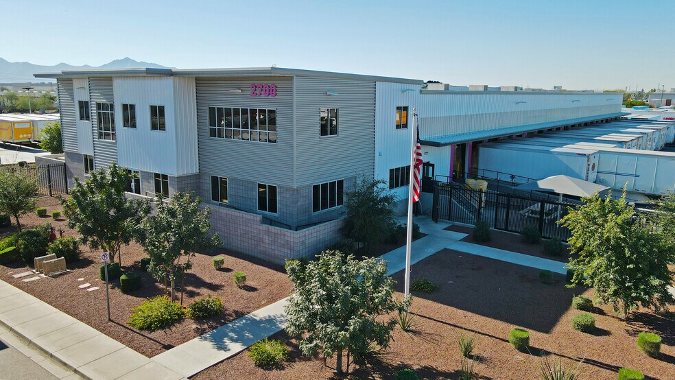 2700 S 52nd Ave, Phoenix, AZ à louer - Photo du bâtiment - Image 2 de 12