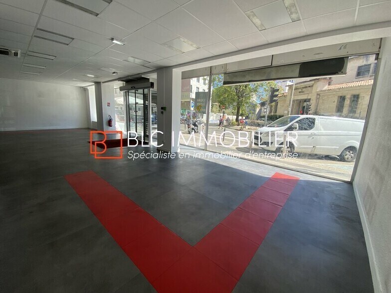 Retail in Marseille for lease - Interior Photo - Image 3 of 11