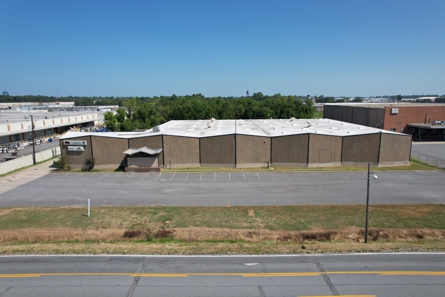 2000 E Roosevelt Rd, Little Rock, AR for sale - Primary Photo - Image 1 of 12