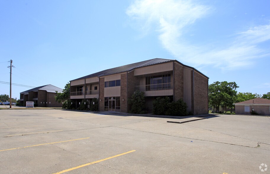1225 N 25th St, Texas City, TX for lease - Building Photo - Image 2 of 23