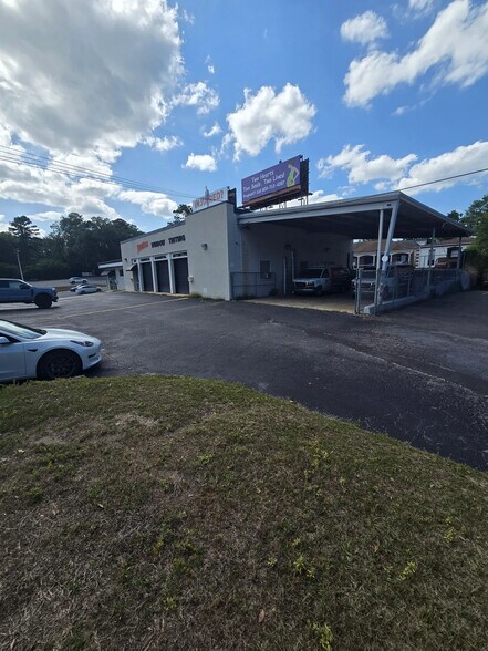 897 N Monroe St, Tallahassee, FL à louer - Photo du bâtiment - Image 2 de 4