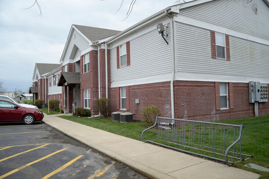 1031 Ivey Ln, Lebanon, MO à vendre - Photo du bâtiment - Image 2 de 17