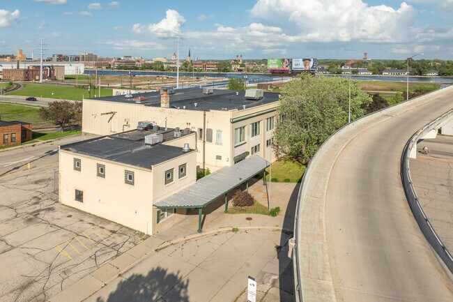Plus de détails pour 610 S Broadway St, Green Bay, WI - Bureau à louer