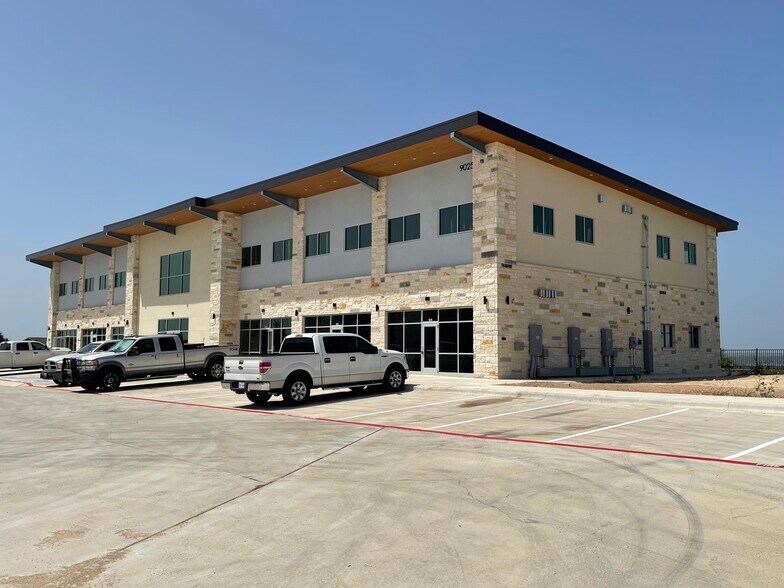 Hwy 29, Georgetown, TX à louer - Photo du bâtiment - Image 2 de 26