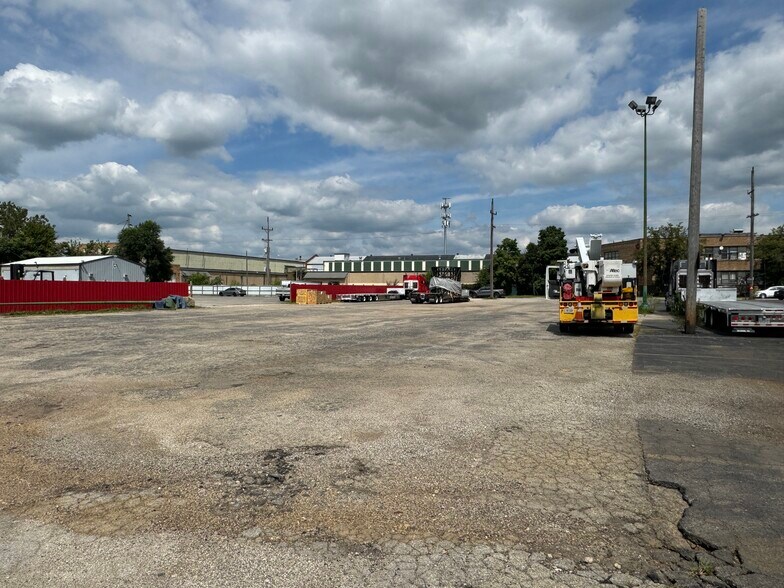 644 W Park Ave, Aurora, IL à vendre - Photo du bâtiment - Image 2 de 27