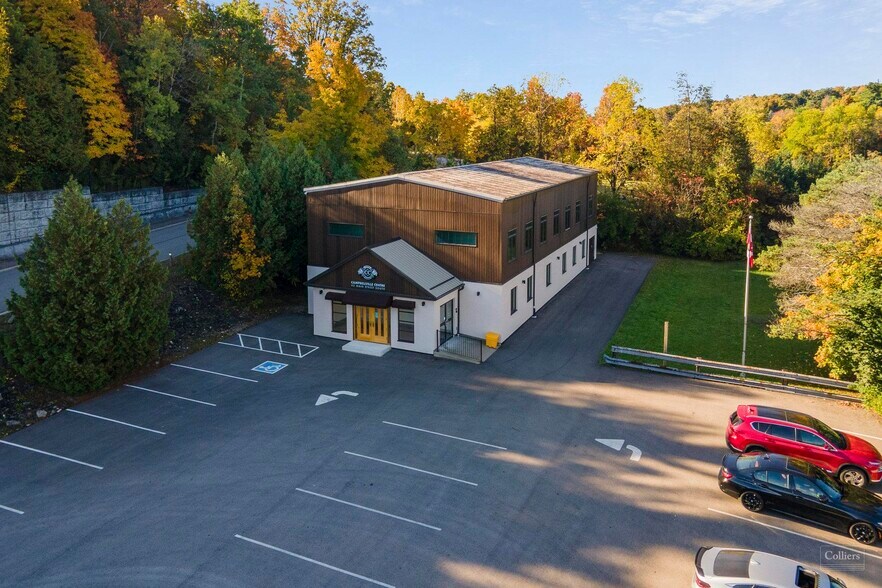 43 Main St S, Milton, ON à vendre - Photo du bâtiment - Image 2 de 7