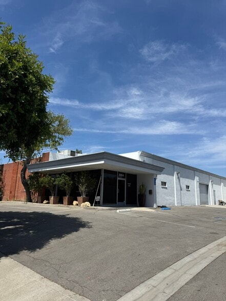 8964 Oso Ave, Chatsworth, CA à louer - Photo du bâtiment - Image 2 de 3