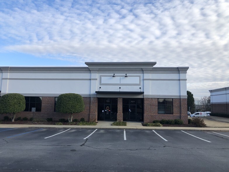 7001 Pelham Rd, Greenville, SC à louer - Photo du bâtiment - Image 2 de 2