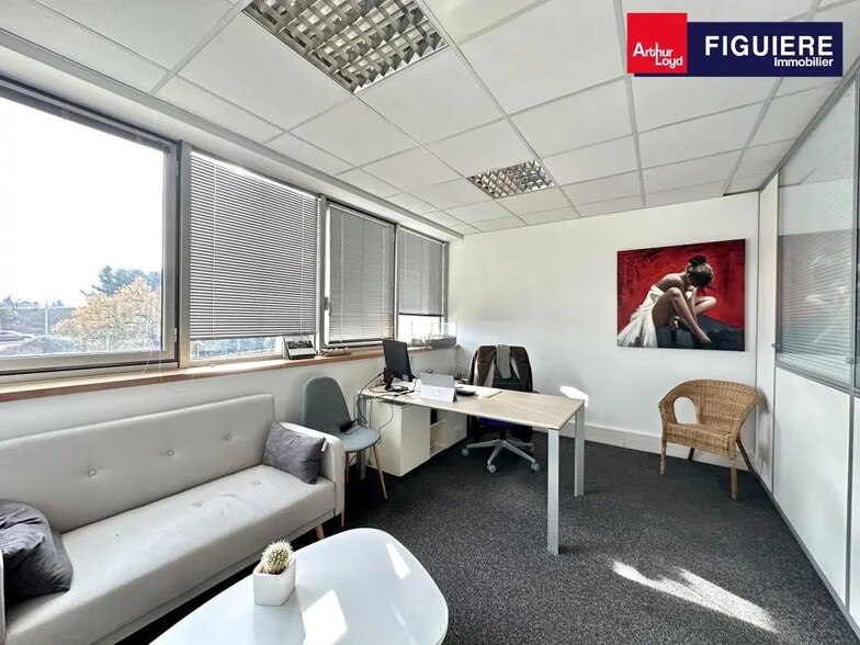 235 Rue Léon Foucault, Aix-en-Provence for lease - Interior Photo - Image 1 of 8