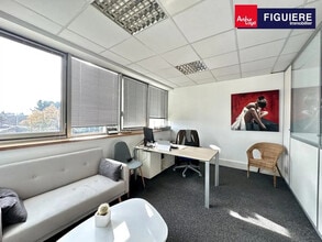 235 Rue Léon Foucault, Aix-en-Provence for lease Interior Photo- Image 1 of 7