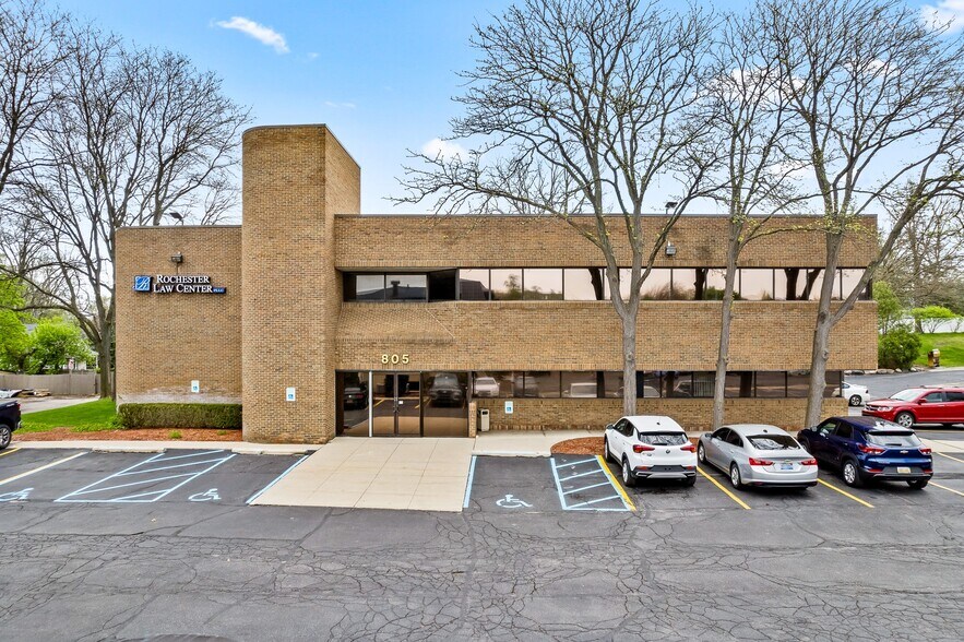 805 Oakwood Dr, Rochester, MI à louer - Photo du bâtiment - Image 2 de 29