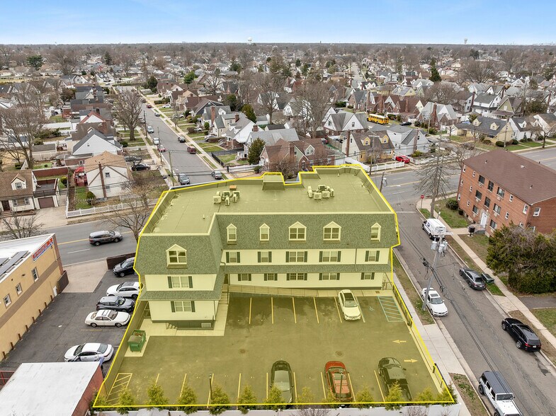 533 Greenwich St, Hempstead, NY à vendre - Photo du bâtiment - Image 3 de 46