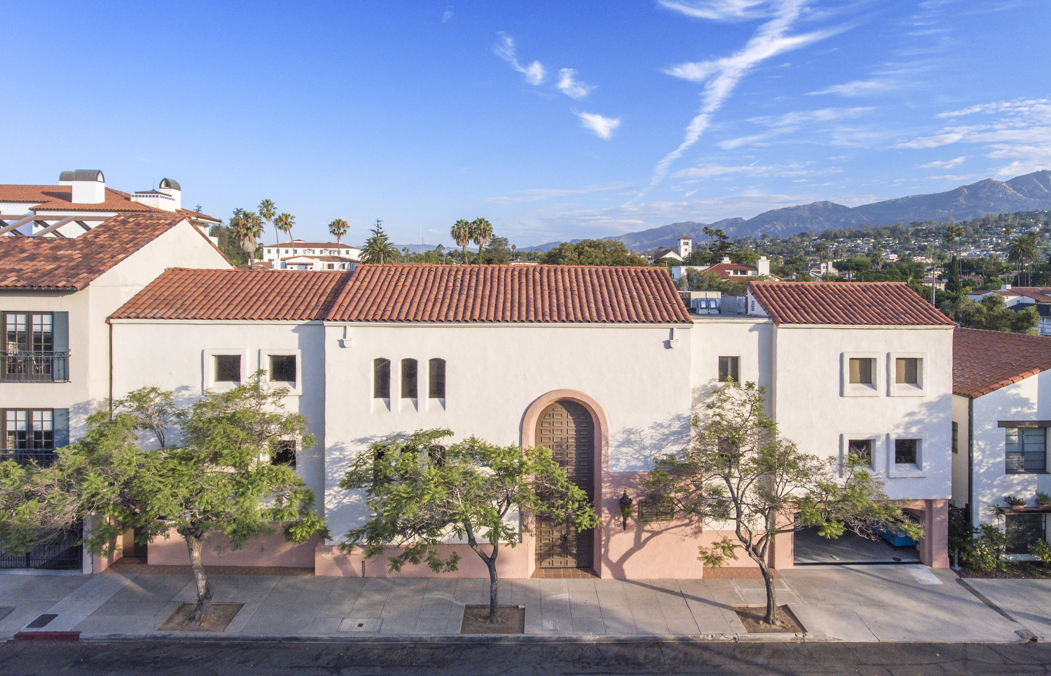 225 E Carrillo St, Santa Barbara, CA à vendre Photo du bâtiment- Image 1 de 1